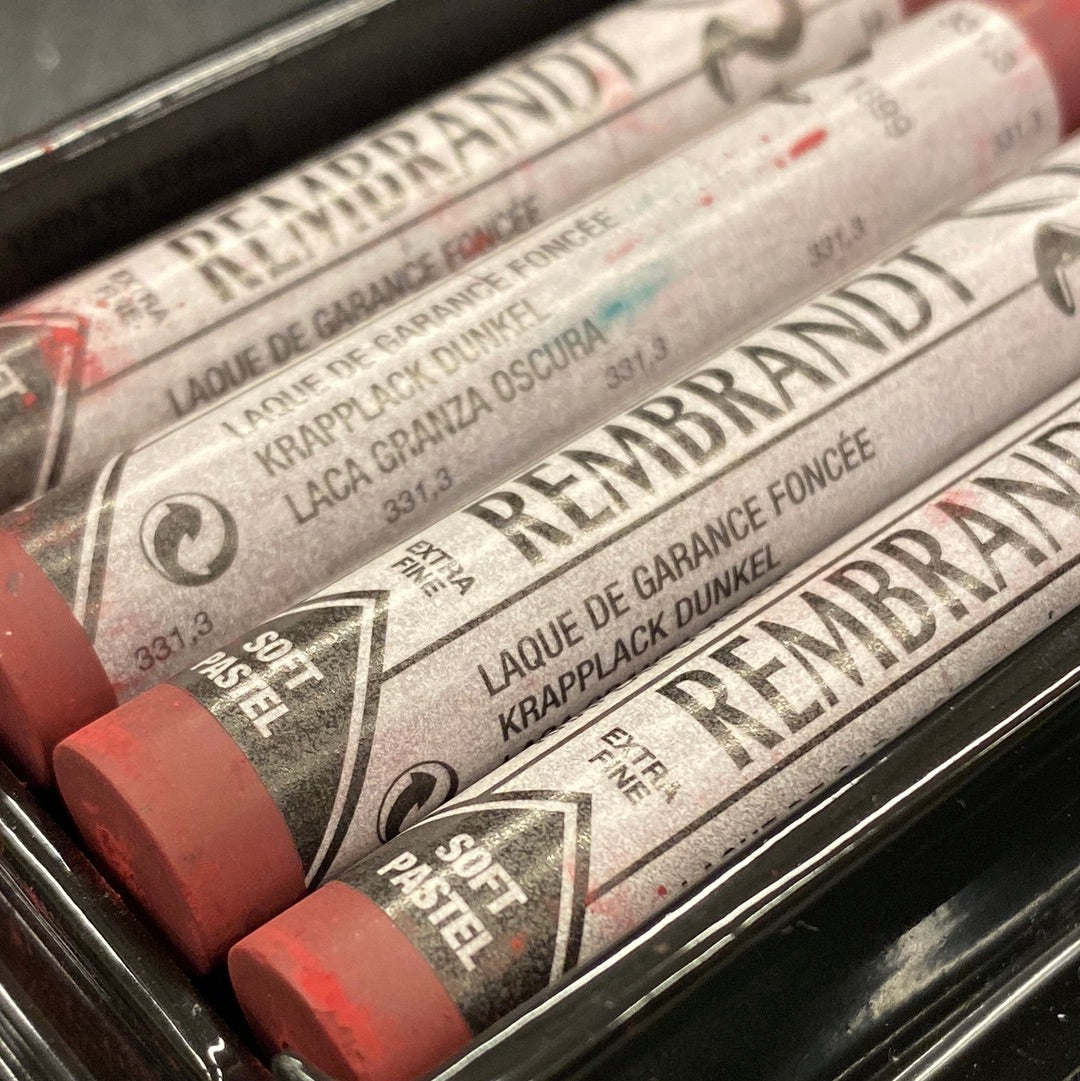 Rembrandt Softpastel 331.3 Kraplak donker 3