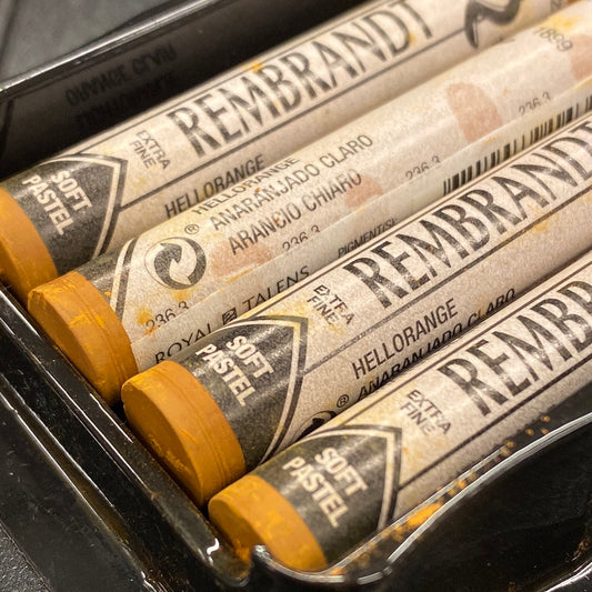 Rembrandt Softpastel 236.3 Lichtoranje 3